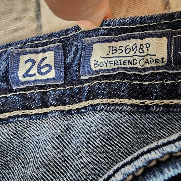 Miss Me JB5698P Boyfriend Capri Embroidered Flap Pocket Rhinestones Size 26 - Picture 4 of 16